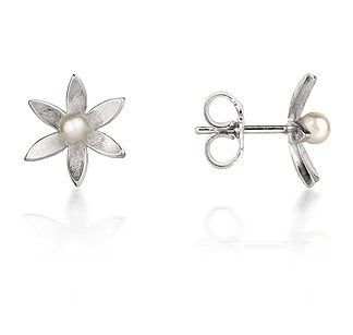 Water Lily - Stud earrings with freshwater pearls