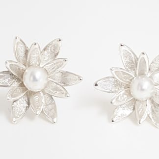 Water Lily - Stud earrings with freshwater pearls, two layers
