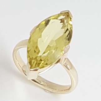 Yellow quartz ring in gold