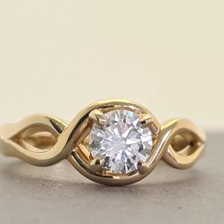 Solstice- 9ct Solitaire Twist Ring